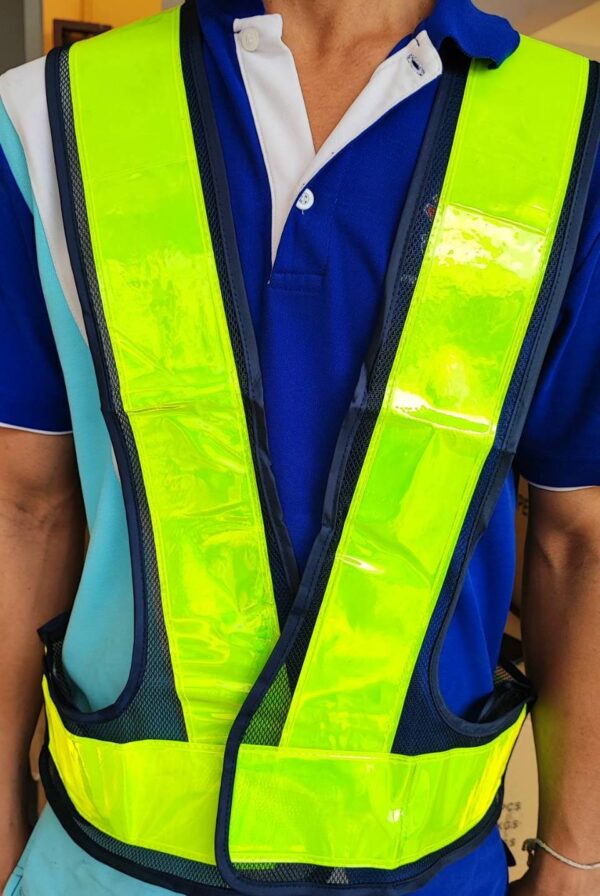266289_0 + เสื้อสะท้อนแสง เสื้อกั๊กสะท้อนแสง ทรง V ตาข่ายดำ แถบเขียวมะนาว กว้าง 3 นิ้ว อย่างดี