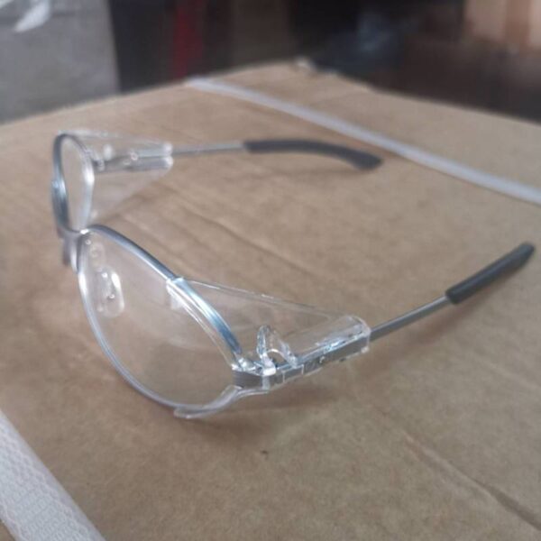 แว่นตาเซฟตี้นิรภัยกรอบโลหะติดด้านข้าง (และสามารถตัดเลนส์สายตาได้)