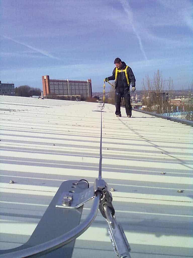 https://www.supersafetythailand.com/wp-content/uploads/2018/11/rooftoop-multispan-lifeline-4-768x1024.jpg