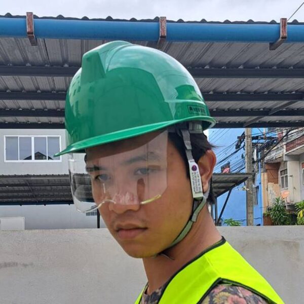 109609_0 Amazing หมวกเซฟตี้นิรภัยมีรูระบายอากาศพร้อมกระบังหน้า (คนใส่แว่นตาก็สามารถใช้งานได้) - ขาว น้ำเงิน เขียว แดง
