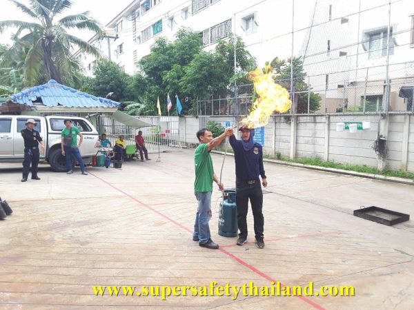 อบรมดับเพลิง (3) อบรมดับเพลิง อบรมหนีไฟ (เบื้องต้น ขั้นสูง ประสบการณ์ 20 ปี พร้อมออกใบรับรอง)
